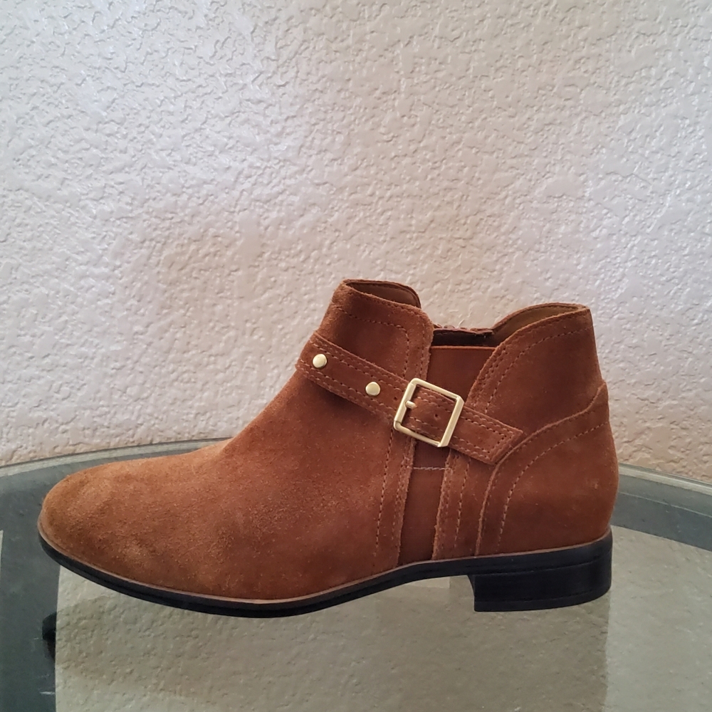 Clarks Collection Trish Strap Khaki Brown Suede Booties Size 6 NWT